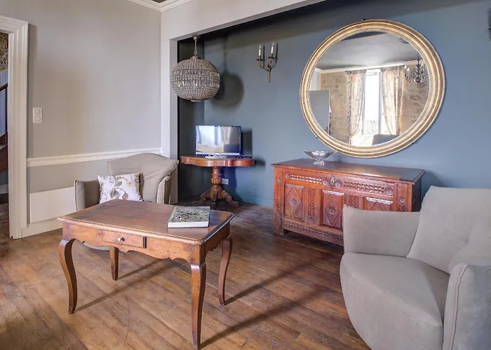 Le Prieuré Péridoors - élégance, Histoire&jacuzzi Hébergement de vacances *