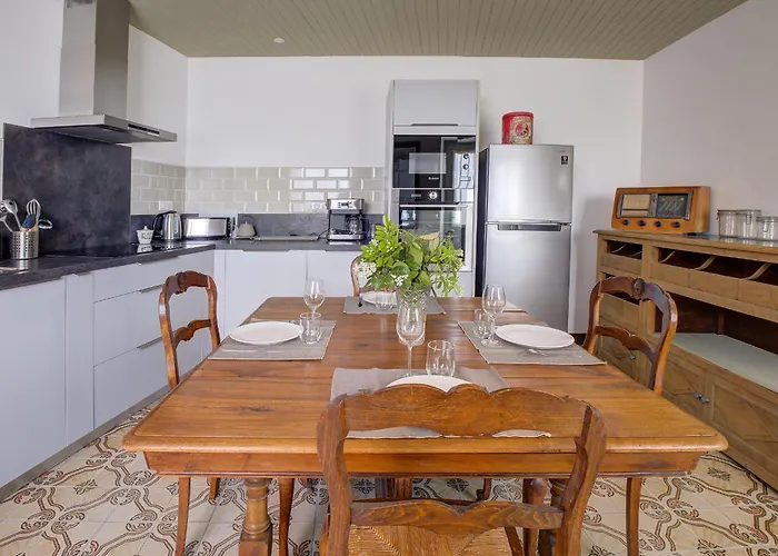 Le Prieuré Péridoors - élégance, Histoire&jacuzzi Hébergement de vacances Saint-Cyprien (Dordogne)