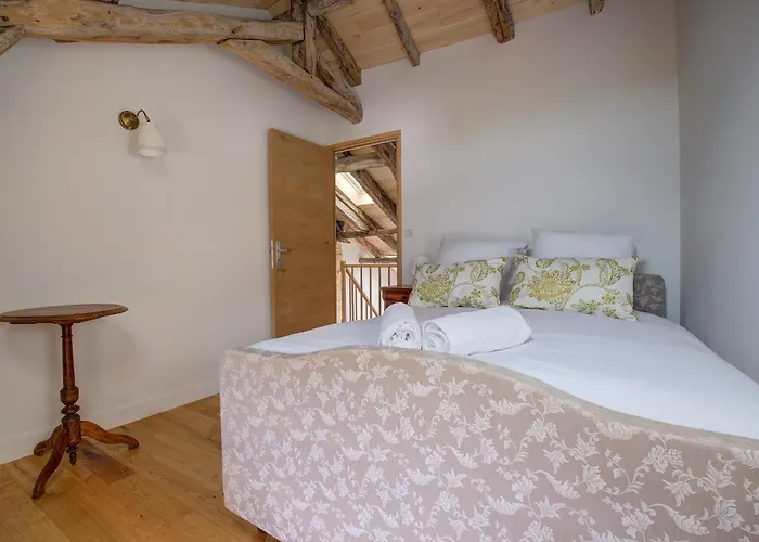 Hébergement de vacances Le Prieuré Péridoors - élégance, Histoire&jacuzzi