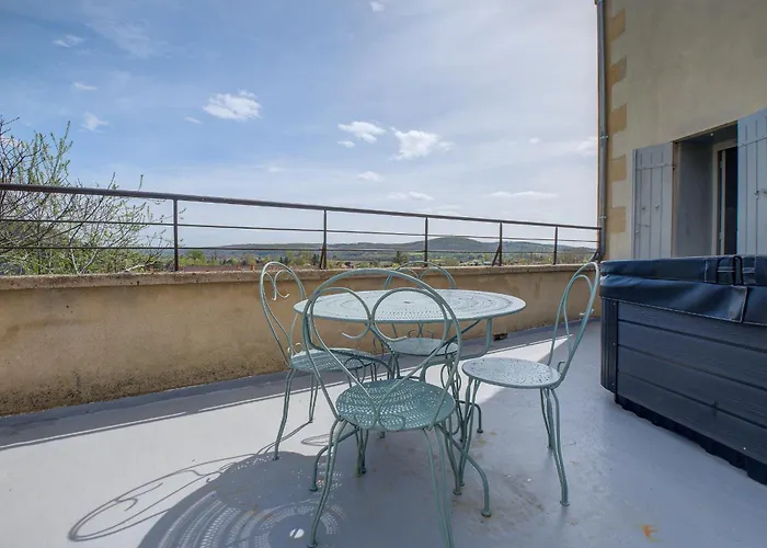 Le Prieuré Péridoors - élégance, Histoire&jacuzzi Hébergement de vacances *